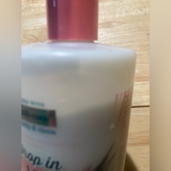 Soap & Glory Drop in the lotion. Scented with magnifi Coco - Picture 4 of 4